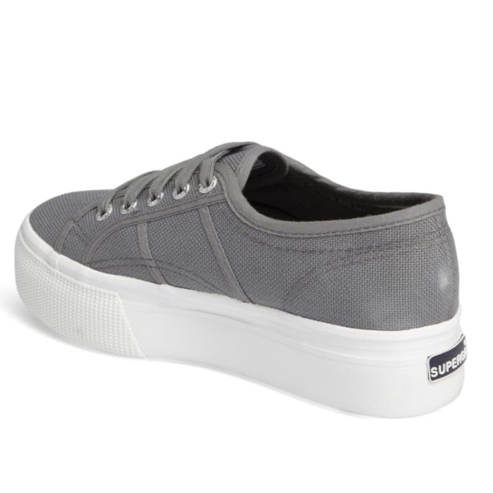 Grey and white supergas